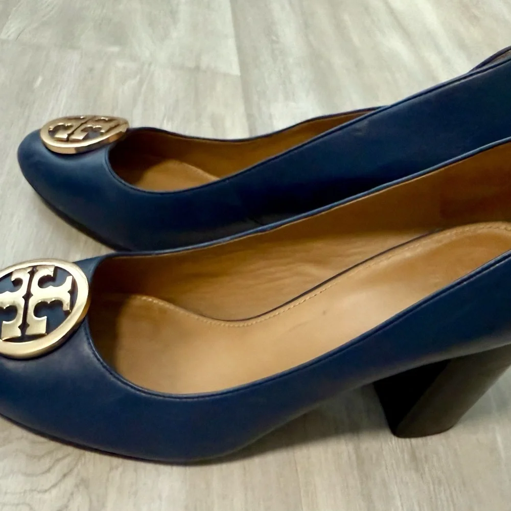 Tory Burch Chelsea pumps in Tory Navy Napa Leather Sz 9.5